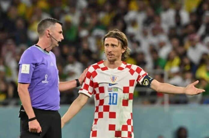 Croatian-team-captain-Luka-Modric-talking-to-the-referee-Image-Credits-Getty-Images-jpg मोड्रिक