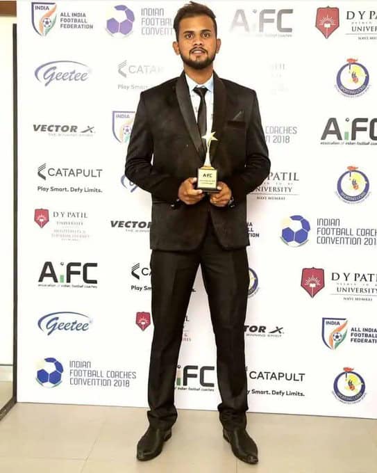 Anthony Andrews एंथनी