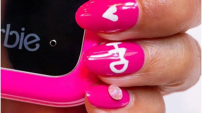 HMD Barbie एचएमडी