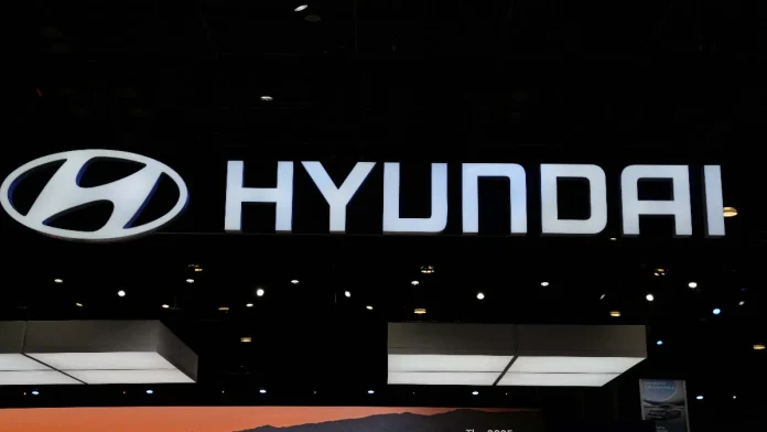 Hyundai-IPO-Listing-Price-1-696x392 Hyundai Motor India Share Price gets around 1.5% discount from IPO price