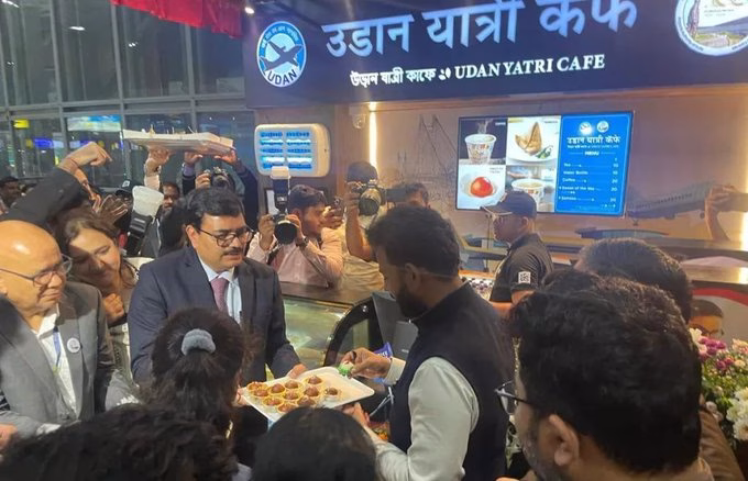 उड़ान यात्री कैफे