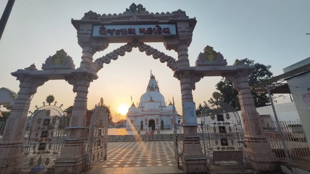 Vasaniya Mahadev: गांधीनगर का 2000 साल पुराना स्वयंभू शिव मंदिर